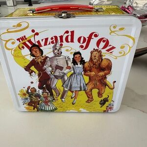 90's Wizard of OZ from original movie tin yellow lunch. box with red handles